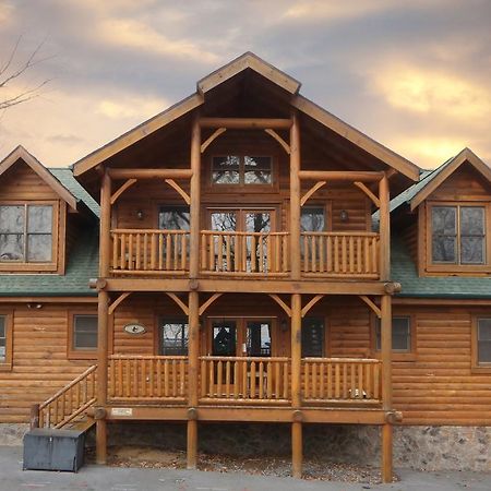 Rising Eagle Lodge - Eight Bedroom Pigeon Forge Luaran gambar
