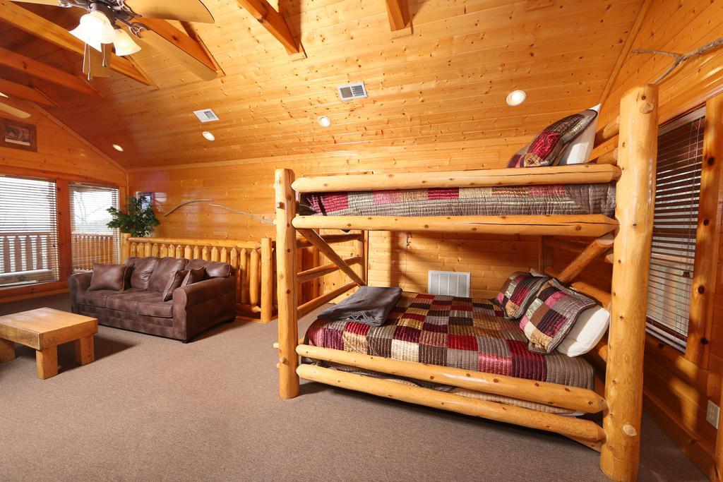 Rising Eagle Lodge - Eight Bedroom Pigeon Forge Luaran gambar